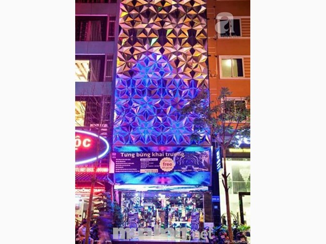 Nhà hàng karaoke  cần tuyển nam/nữ phục vụ làm ổn định
